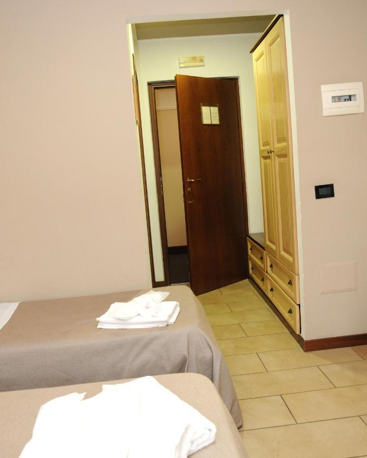 Hotel Fly Casoria Exteriör bild