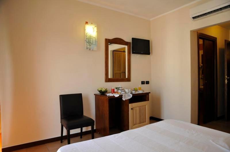 Hotel Fly Casoria Rum bild